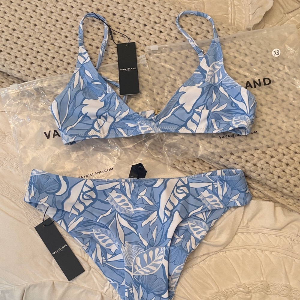 Vaya Island Blue Floral Bikini Set - Women's Swim